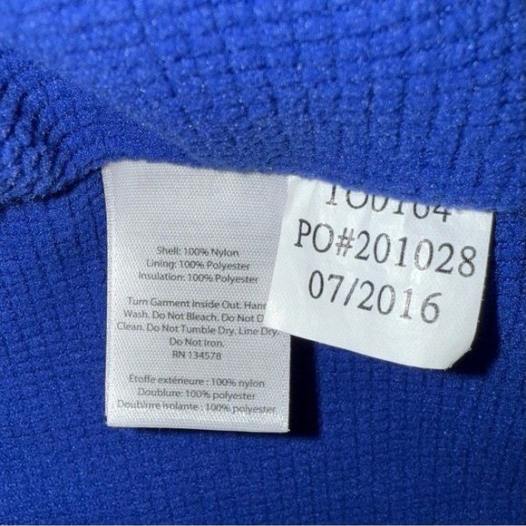 Vineyard Vines Sleeveless Insulated Navy and Red Performance Puffer Vest - Picture 13 of 13